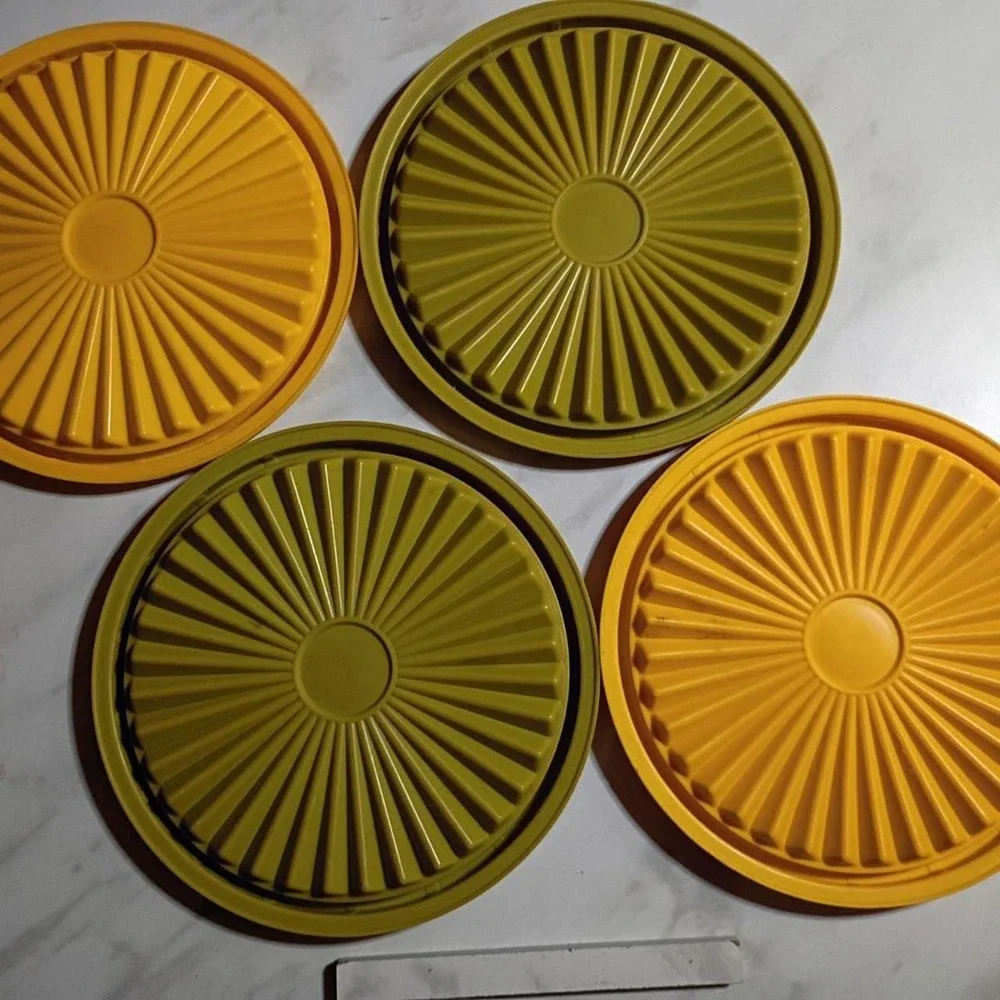 Tupperware Vintage Servalier Sunburst Lids Set of 4 Yellow Green 812-41 812-43